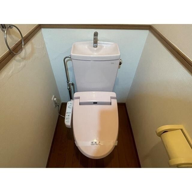 ルネスシーナのトイレ|落ち着いた色調のトイレです