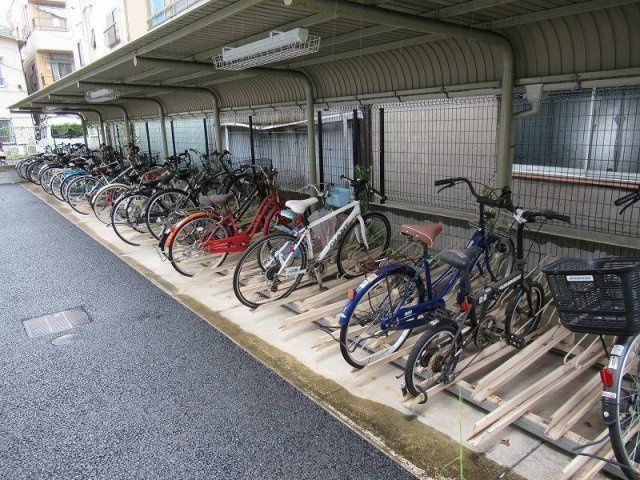 ARTESSIMO SIRIUSの駐車場