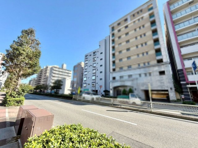 【外観】 | アーバンス長居 | ＬＤＫ約１５帖！大きな窓のあるリビングは、陽光あふれる明るい空間です！居心地良く、ご家族皆がゆったり寛げる憩いの空間となりそうです♪