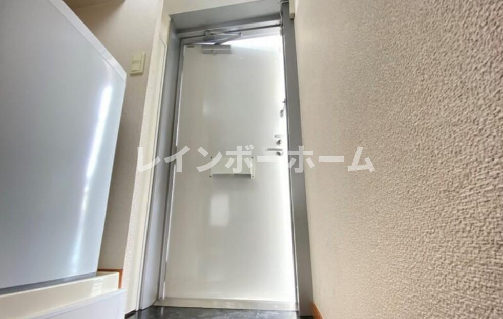 レオパレスドリーム和光の玄関