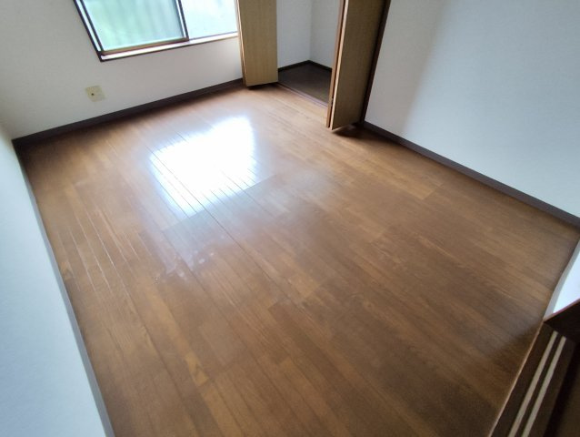 コーポシラキの洋室