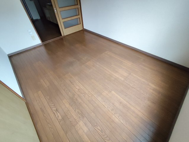 コーポシラキの洋室