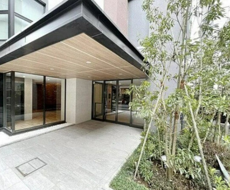 台東区東上野５丁目の賃貸マンションのエントランス