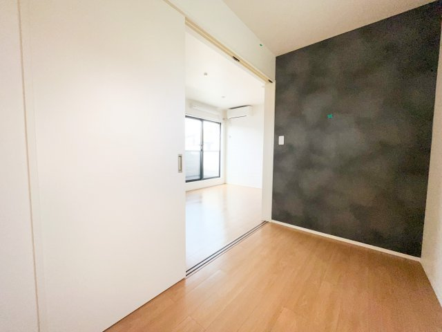 フェニーチェ九条の洋室