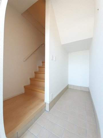 ダウンタウンヒルズの玄関|収納もある玄関です