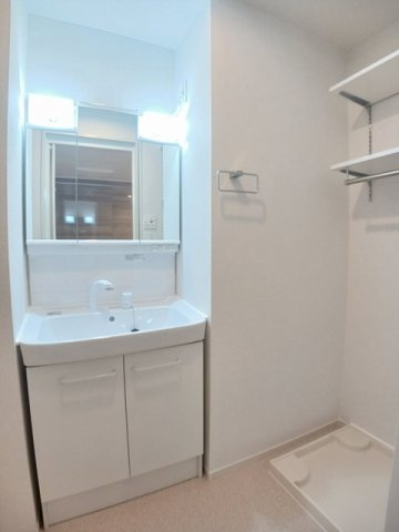 クラール鶴市フロイデＣの洗面所|忙しい朝には欠かせない洗面所です