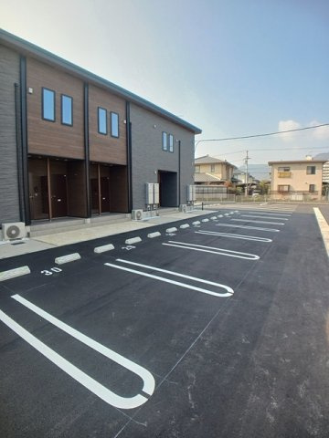 クラール鶴市フロイデＣの駐車場|駐車場に車を止められます
