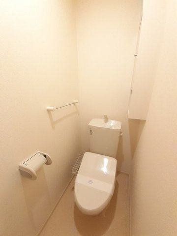 エトワール昴Ａのトイレ|落ち着いた色調のトイレです