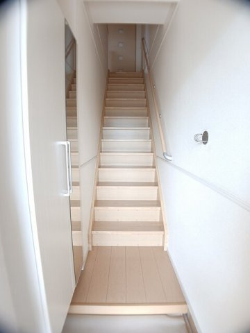 ルーベル　塩屋　Ａの玄関|落ち着いた玄関です
