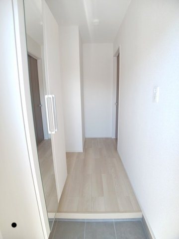 メゾンすずらんの玄関|落ち着いた玄関です