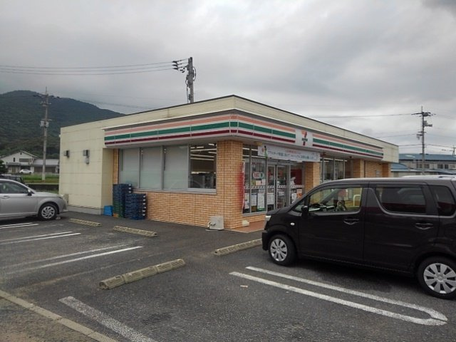 シュティル　ピアッツァ・Ｋの周辺|セブンイレブン三豊豊中町店まで900m