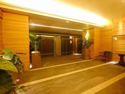 ヴェレーナ横浜反町駅前のロビー|高級感のあるロビーです！
