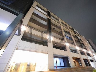 ヴェレーナ横浜反町駅前の外観