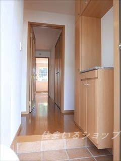 フレグランスＦの玄関|大型シューズボックスあり