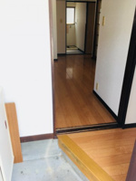 毎日通る玄関はこちらです