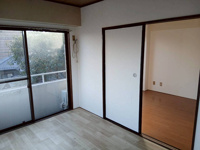 明るい洋室です