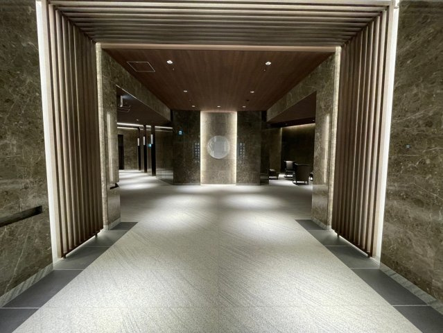 THE YOKOHAMA FRONT TOWERのエントランス|落ち着いたエントランスです