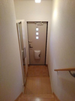 落ち着いた玄関です