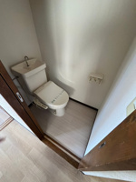 清潔感のあるトイレです