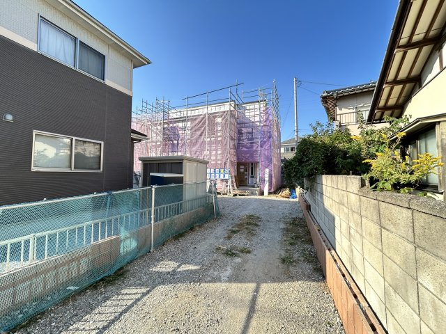 新築　伊勢崎市上泉町第２　Livele Garden.S　3号棟の前面道路含む現地写真|現地写真　南側接道幅員約5.9ｍ		