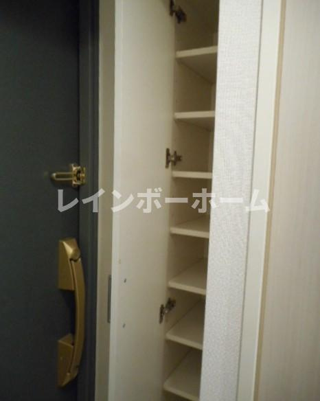 グロースメゾン亀戸の玄関