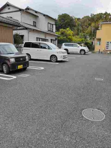 車をお持ちの方に嬉しい駐車場付きの物件です