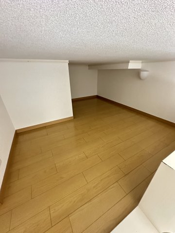 落ち着いて過ごせるお部屋なので、寝室にいかがでしょうか