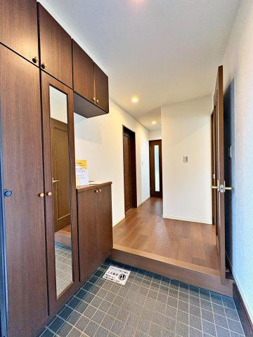 《仲介手数料半額》ふじみ野市谷田　中古一戸建住宅の玄関