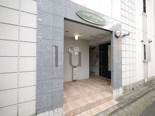 横浜市保土ケ谷区天王町１丁目の賃貸マンションのエントランス