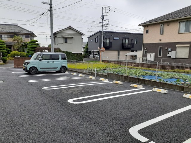 フェリシテの駐車場