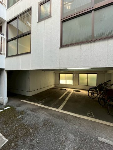 S&T　NAKAMOZUの駐車場