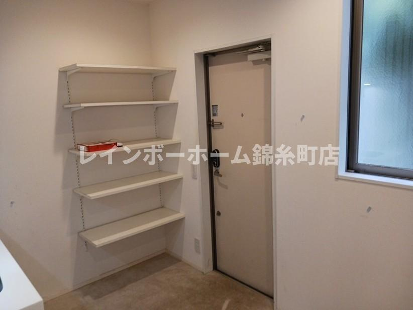 邑善庭の玄関
