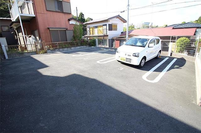 コンフォルト カーサの駐車場