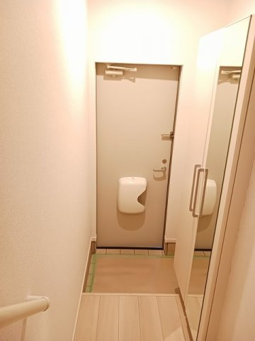 クレイトンハウス新橋Ⅰの玄関