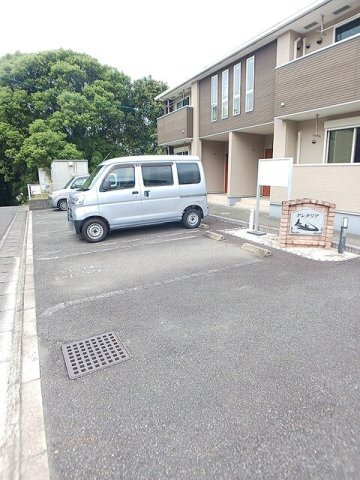 アレグリアの駐車場