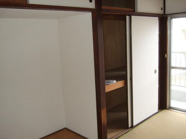 たばこ組合ビルの寝室
