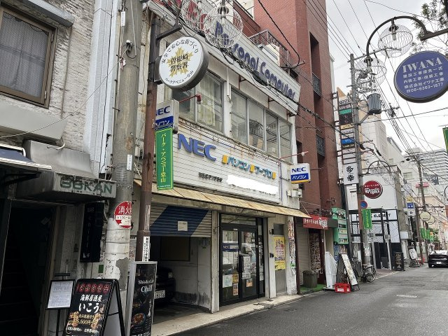 大阪市北区堂山町の店舗事務所の外観