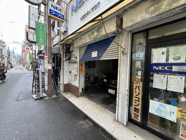 大阪市北区堂山町の店舗事務所の外観
