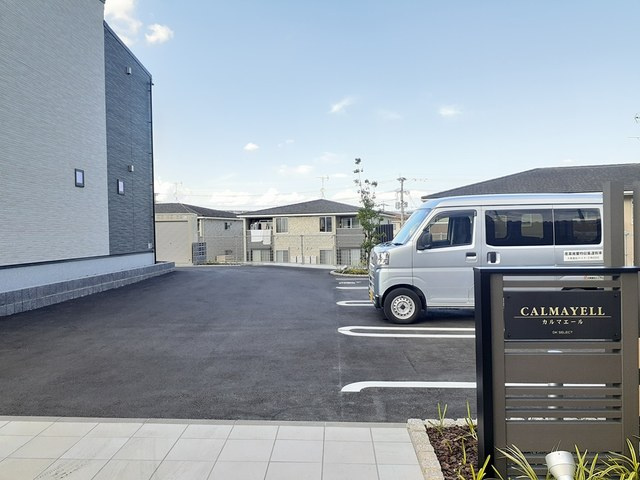 カルマ エールの駐車場