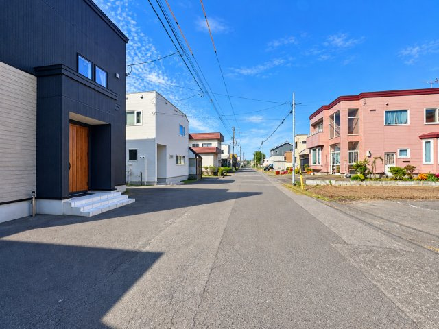 花川南2条4丁目　一戸建ての前面道路含む現地写真