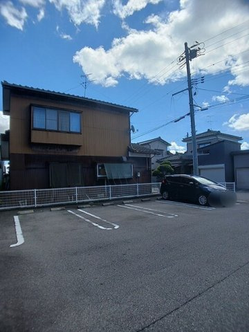 エテルノ　ブライトの駐車場
