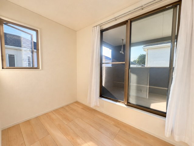 上里町勅使河原　未入居　北東角地×駐車3台可！サンルーム付き4LDKの洋室