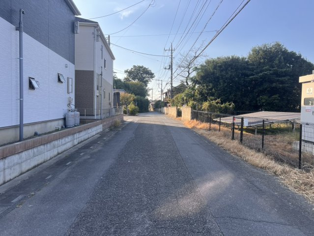 上里町勅使河原　未入居　北東角地×駐車3台可！サンルーム付き4LDKの前面道路含む現地写真