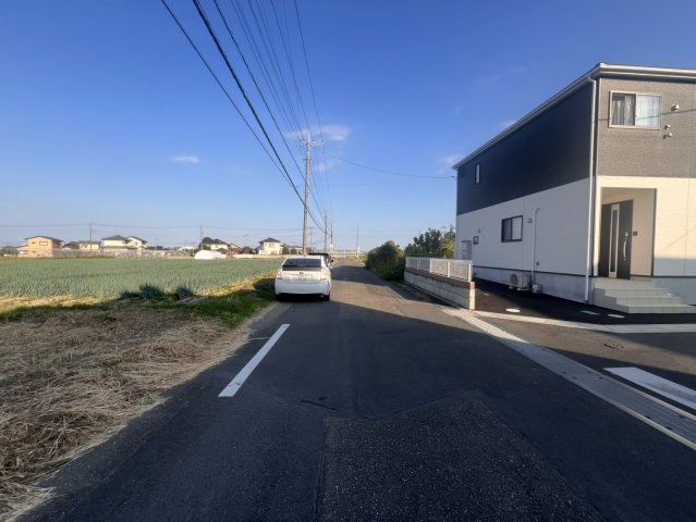 上里町勅使河原　未入居　北東角地×駐車3台可！サンルーム付き4LDKの前面道路含む現地写真