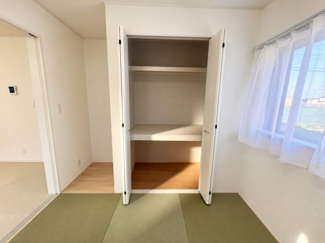 上里町勅使河原　未入居　北東角地×駐車3台可！サンルーム付き4LDKの玄関