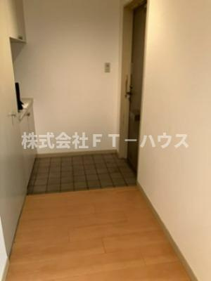 リズ市川平田 の玄関