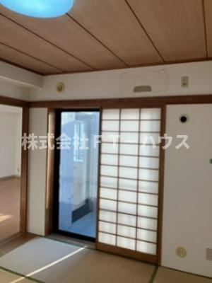 リズ市川平田の寝室
