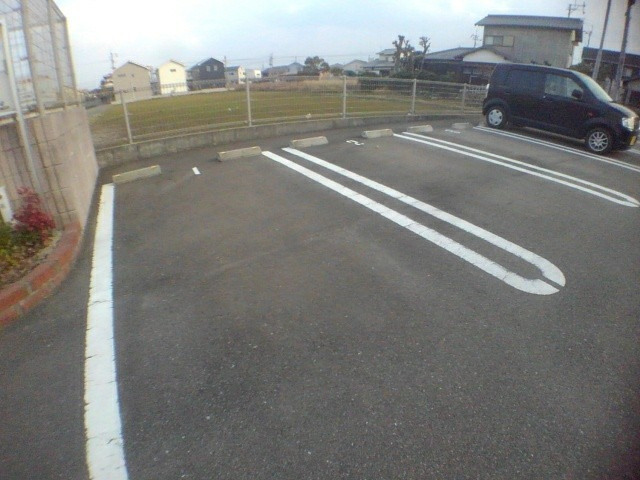 ディアグランデの駐車場