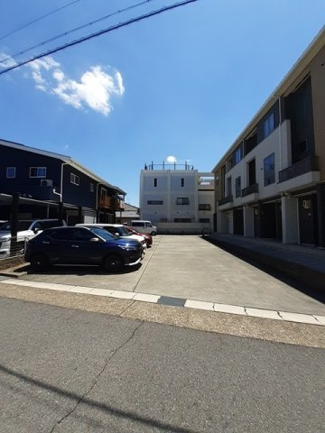 サニーアベニューの駐車場