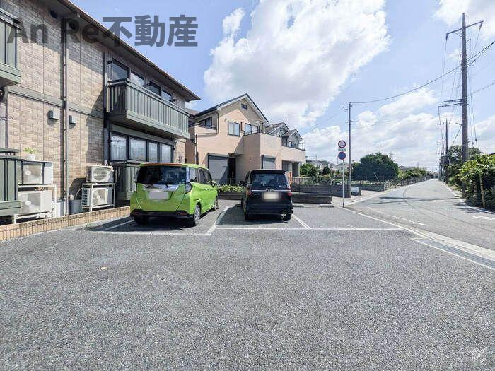 リリー坂下　Ａ/Ｂの駐車場